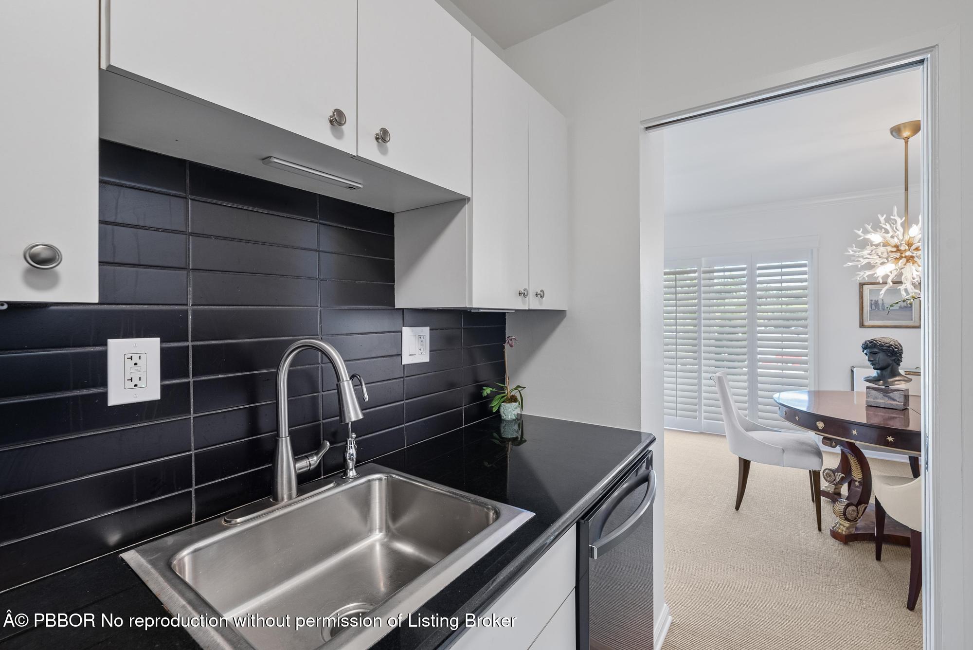 44 Cocoanut Row, Unit 124B Palm Beach, FL 33480 - Photo 9 of 14 44 Cocoanut Row Unit B 124-17