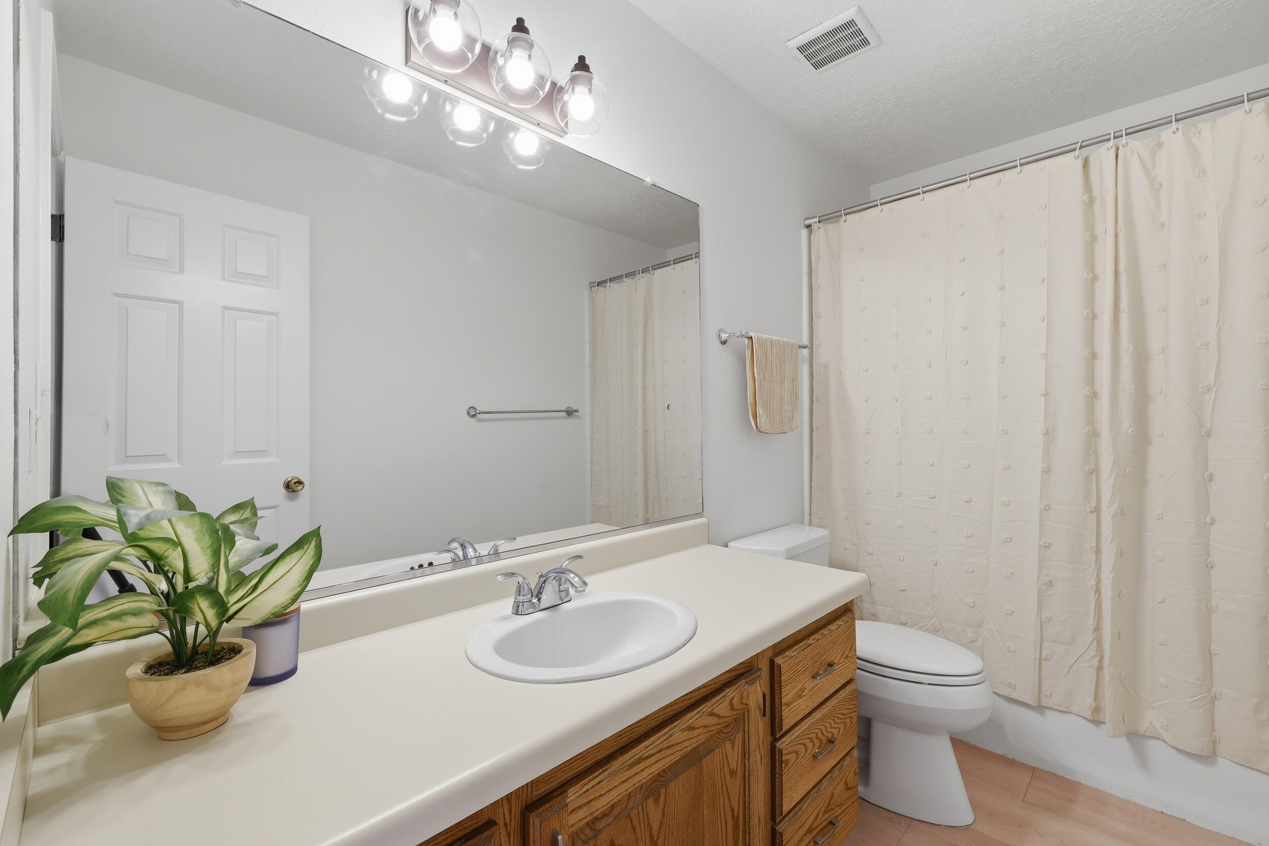 1040 East 900 South, Unit 2 St. George, UT 84790 - Photo 13 of 31 Bathroom 2