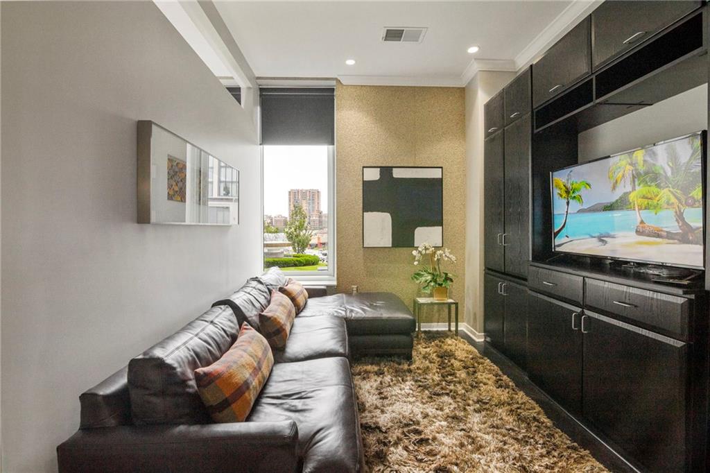 4545 Wornall Road, Unit LE4 Kansas City, MO 64111 - Photo 13 of 30