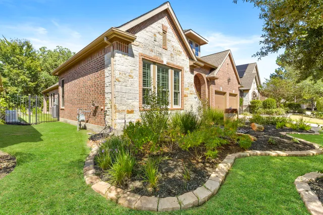 $600,000 | 38 Driftdale Place, The Woodlands, TX 77389