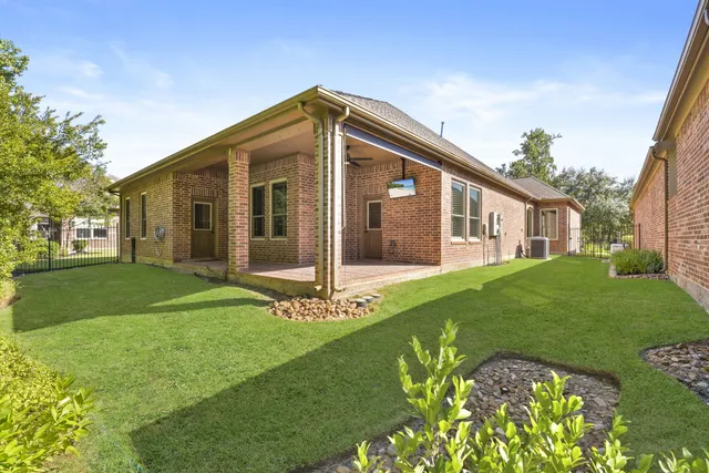 $600,000 | 38 Driftdale Place, The Woodlands, TX 77389