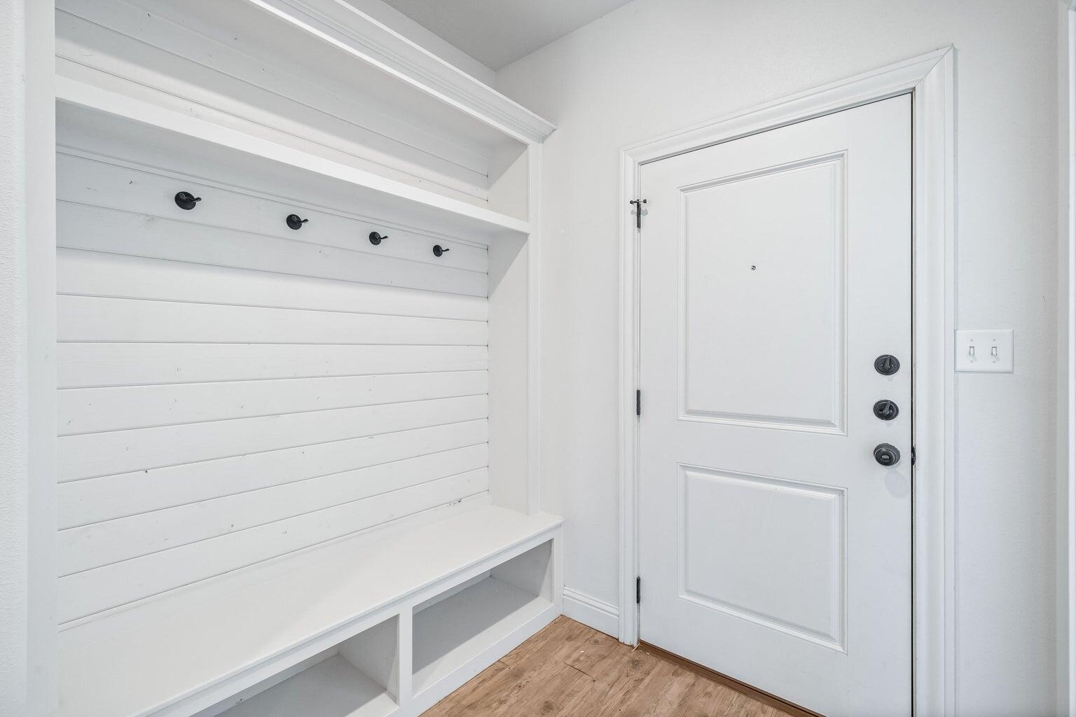2513 111th Street Lubbock, TX 79423 - Photo 22 of 24 2513 Mud room