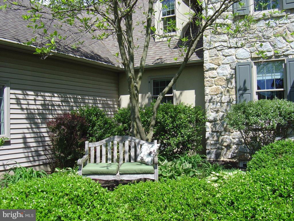 15 Southview Lane Lititz, PA 17543 - Photo 3 of 36