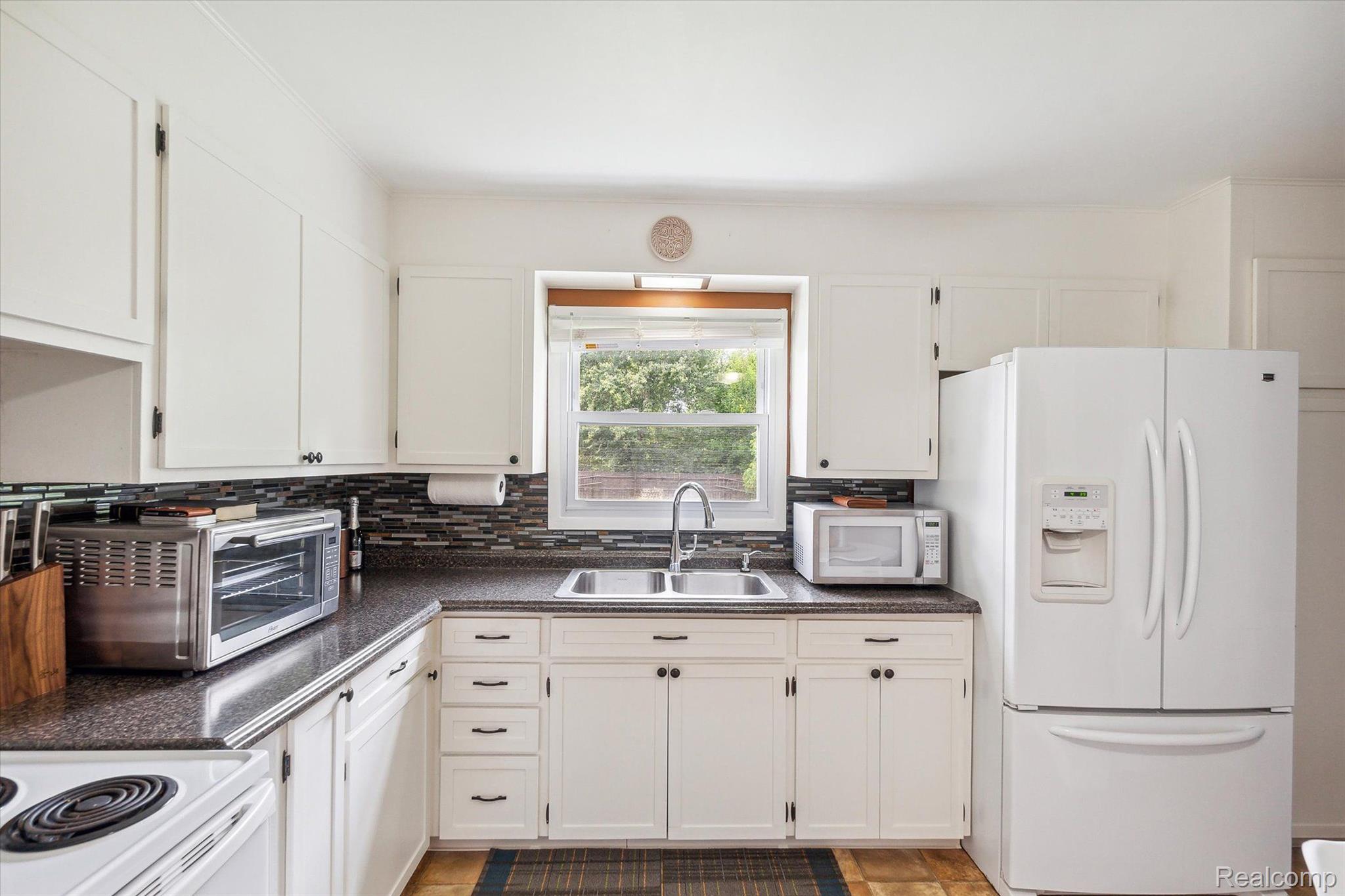 2137 Covert Road Burton, MI 48509 - Photo 9 of 25 Kitchen