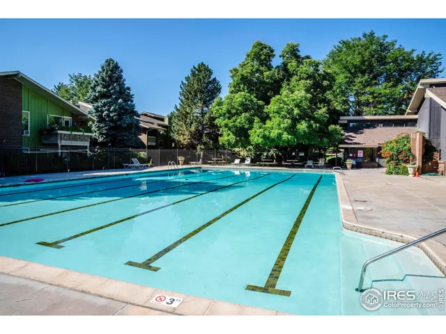 a view of a tennis court