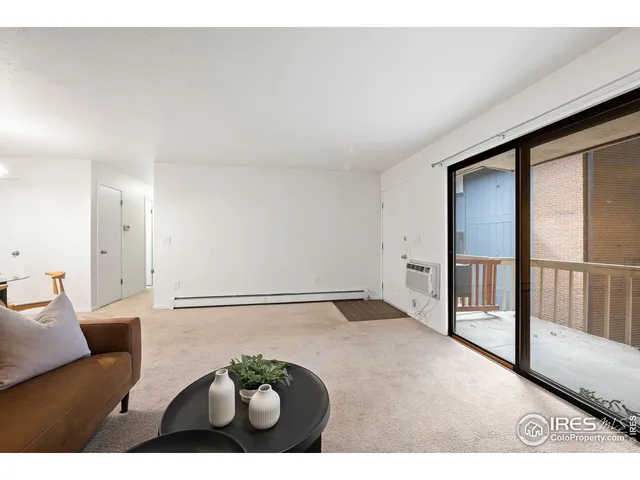 a view of livingroom with furniture