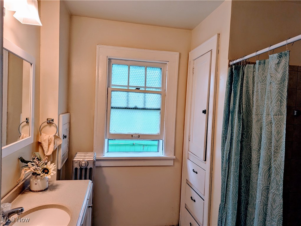 2104 Marlindale Road Cleveland Heights, OH 44118 - Photo 10 of 21 2nd Fl Bathroom