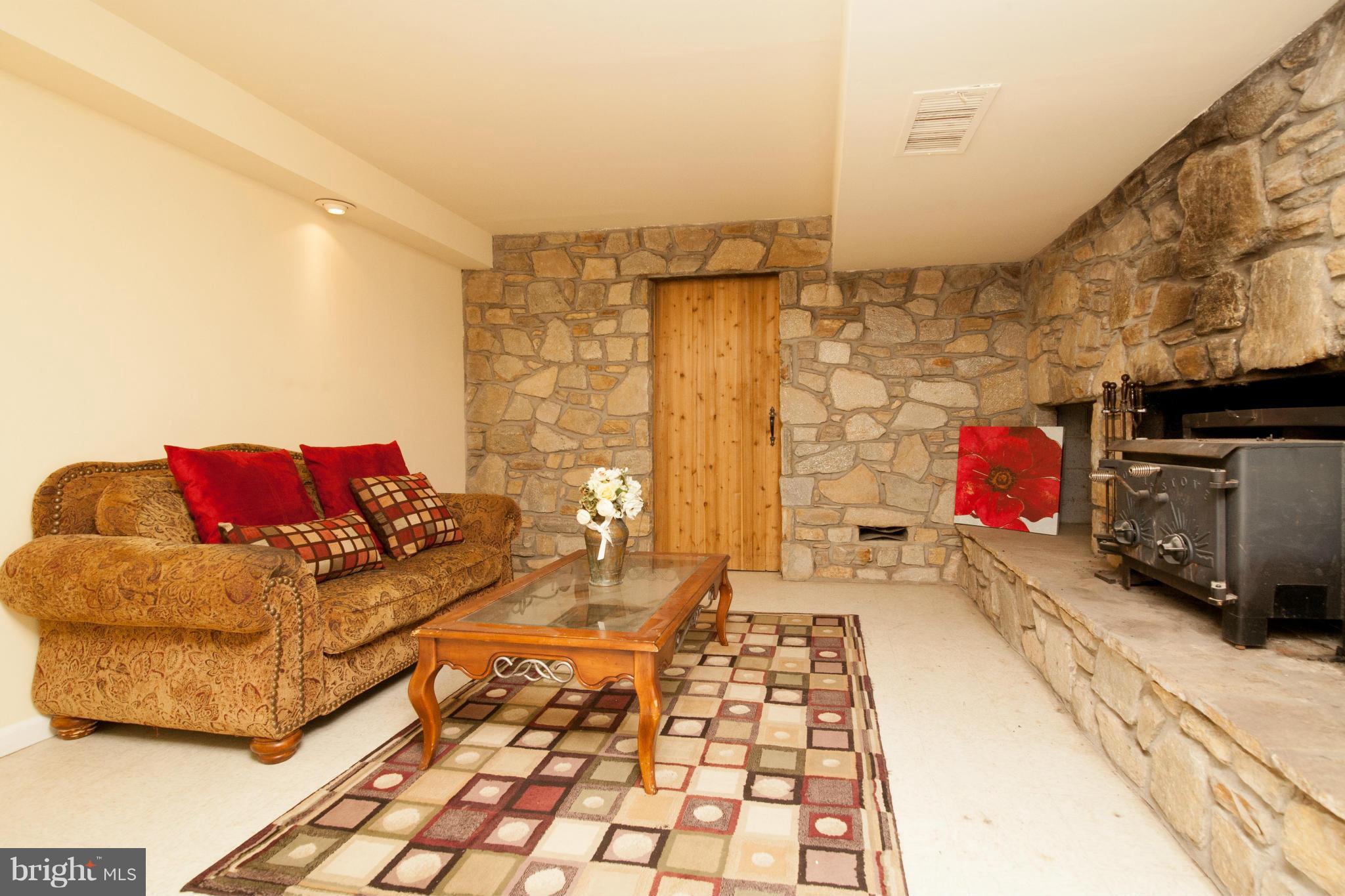 4120 Back Woods Road Westminster, MD 21158 - Photo 4 of 29 Family Room