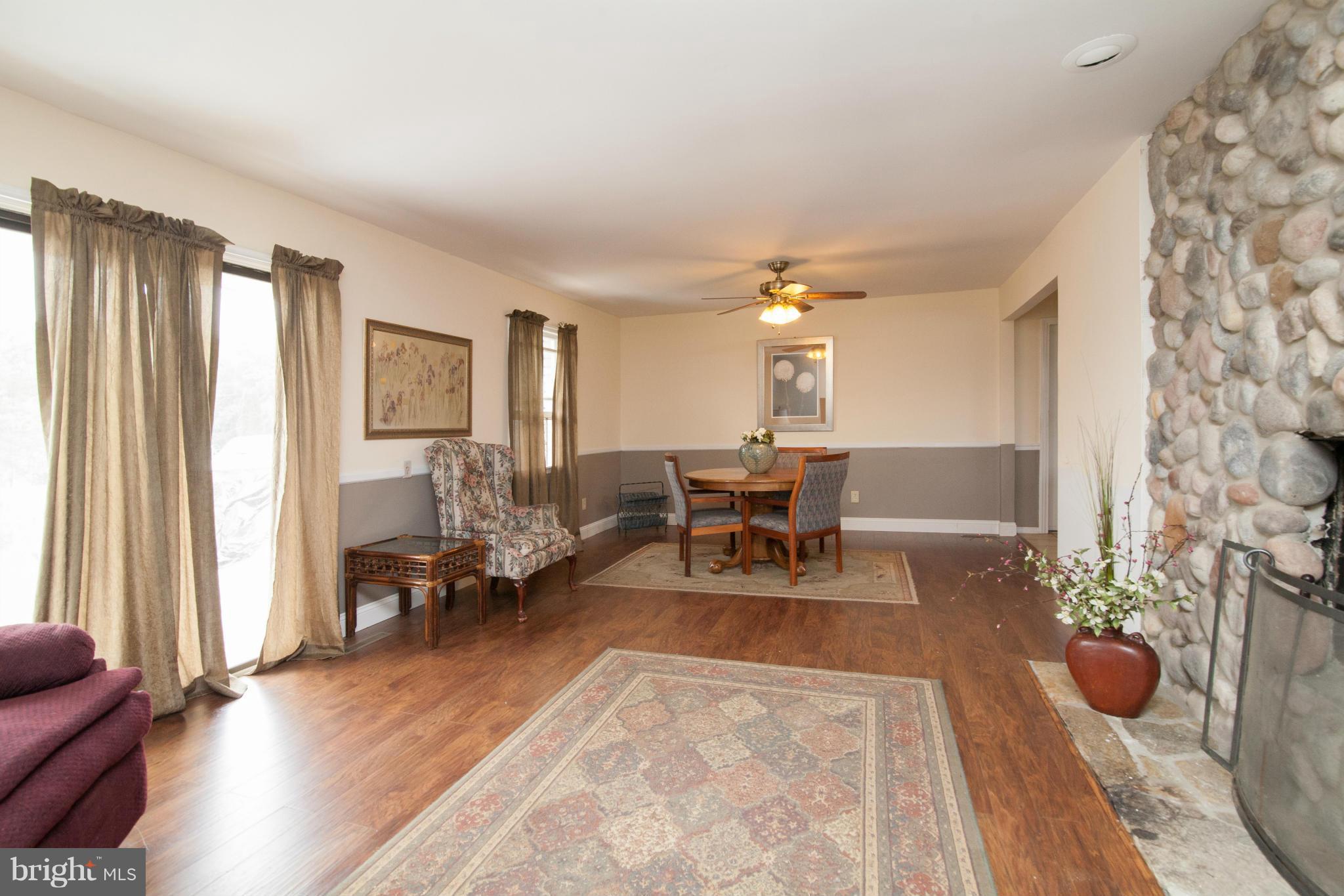 4120 Back Woods Road Westminster, MD 21158 - Photo 10 of 29 Living Room