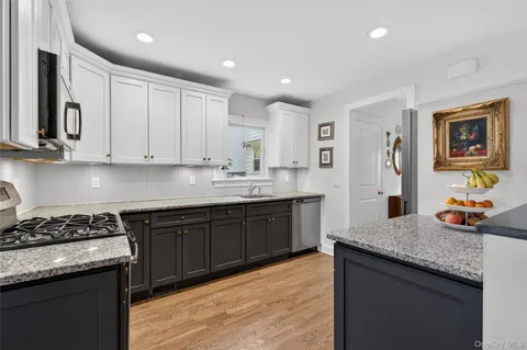 $6,000 | 96 School Street, Oyster Bay, NY 11771