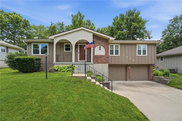 $325,000 | 1905 Southwest Ensley Lane, Lee's Summit, MO 64081