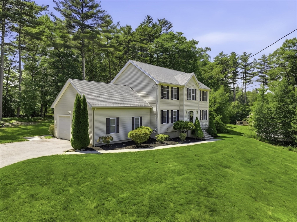 88 Northbridge Street Mendon, MA 01756 - Photo 4 of 41