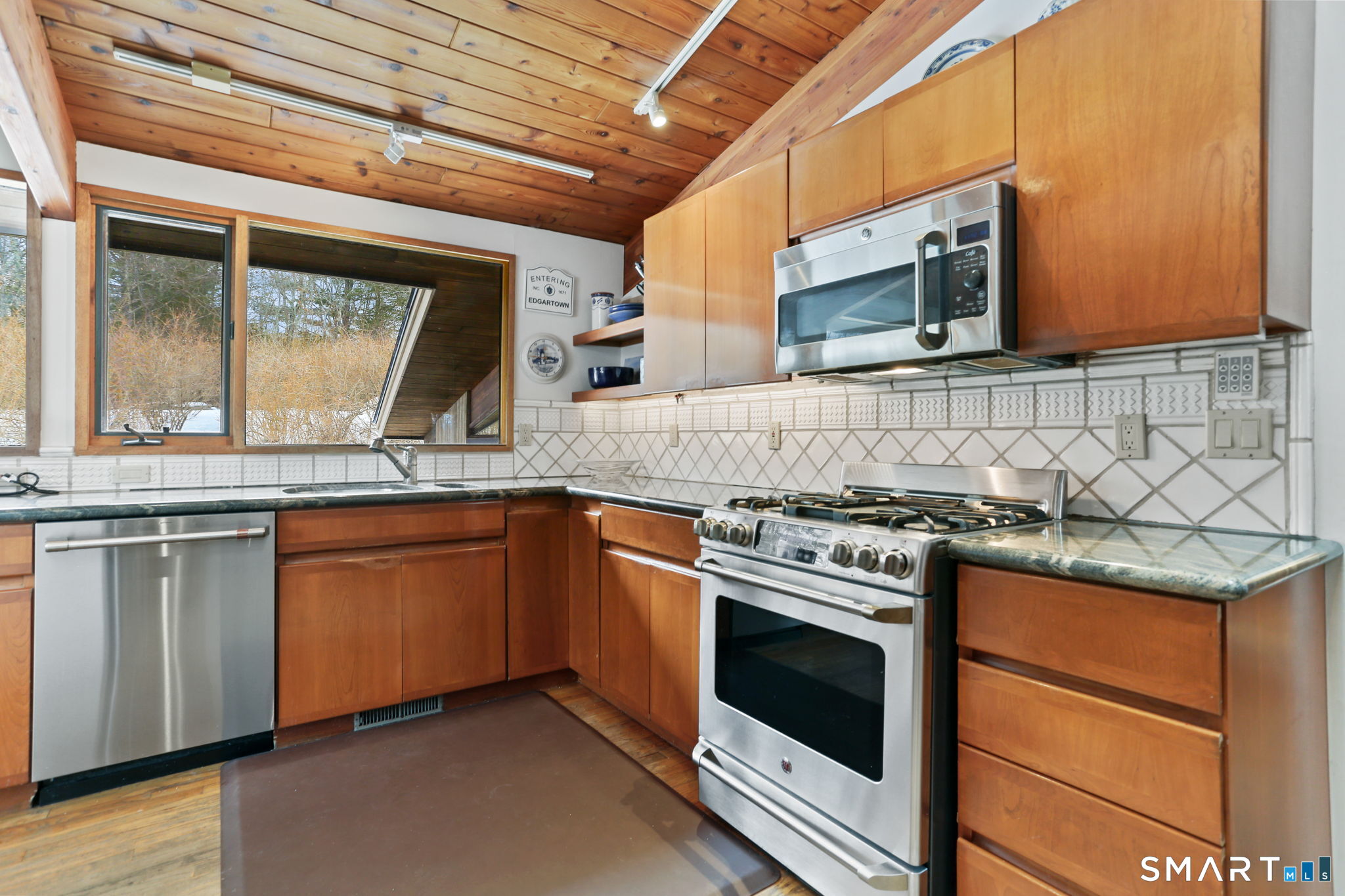 51 Deer Run Road Wilton, CT 06897 - Photo 21 of 40