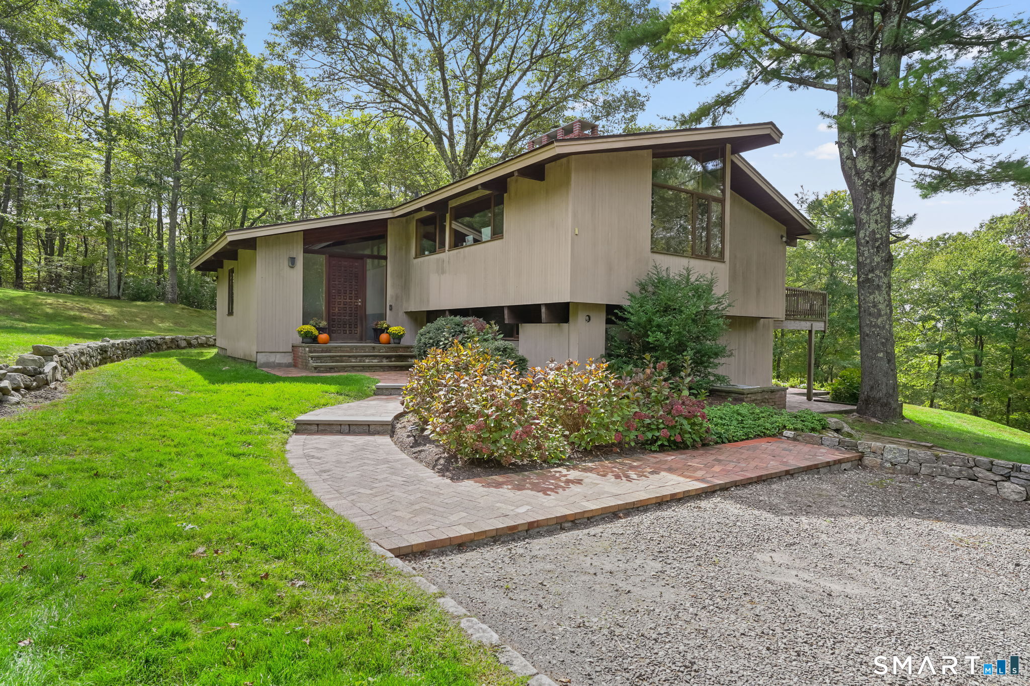 51 Deer Run Road Wilton, CT 06897 - Photo 4 of 40