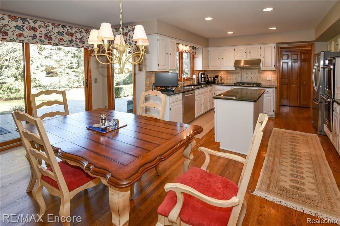 1284 Pebble Pointe Drive Rochester, MI 48307 - Photo 22 of 85 Spacious gathering area for friends and family to gather