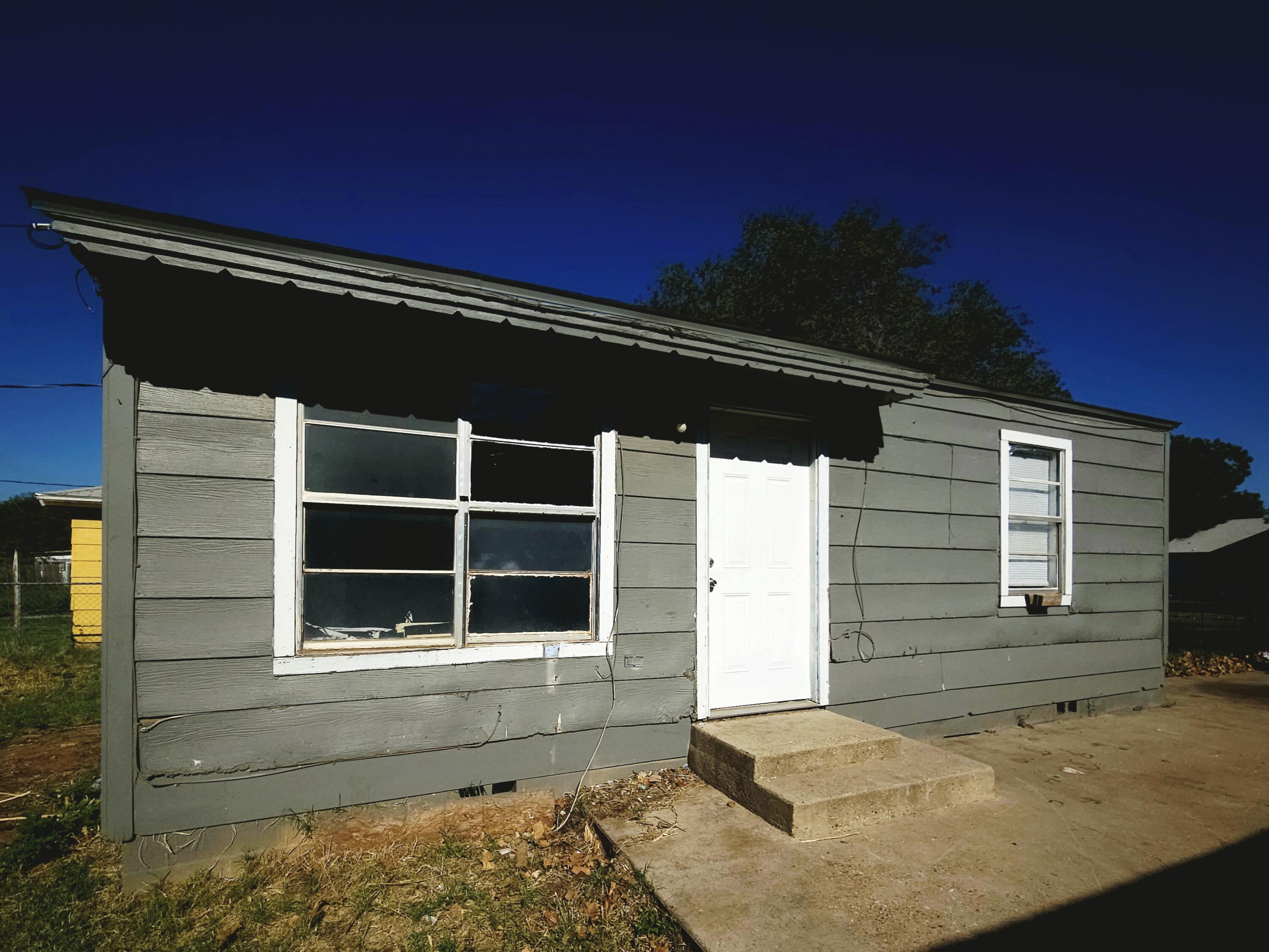a view of house with backyard