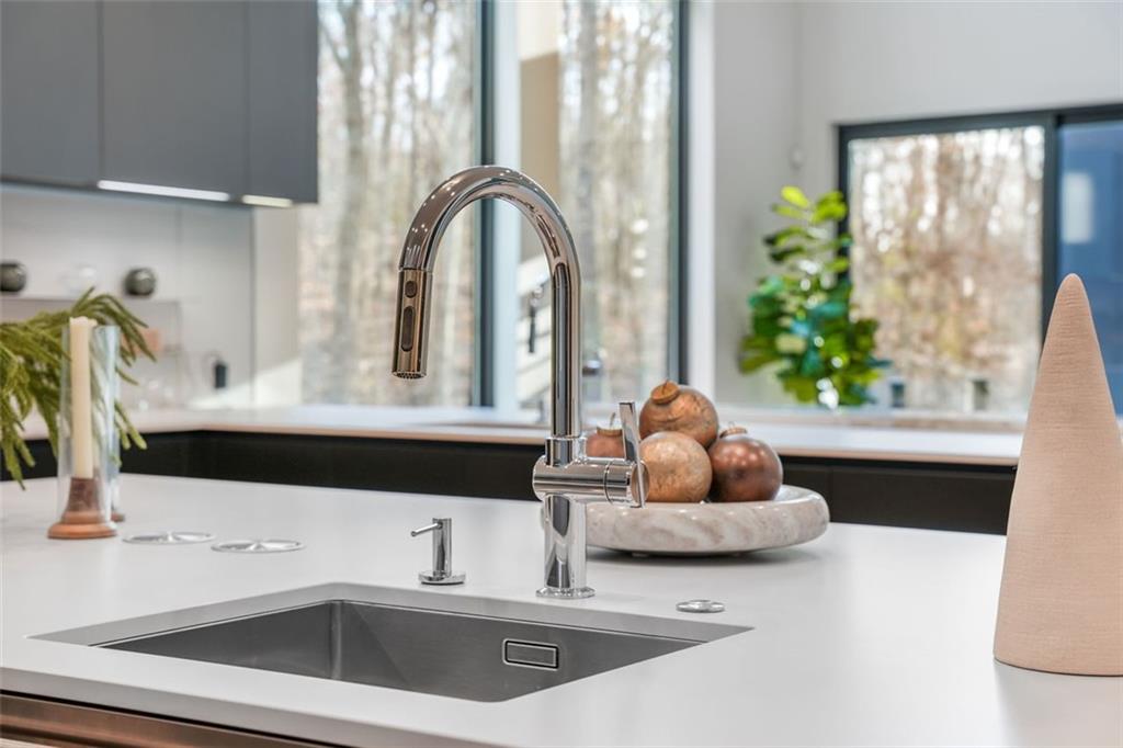 1736 Cox Road Roswell, GA 30075 - Photo 25 of 92