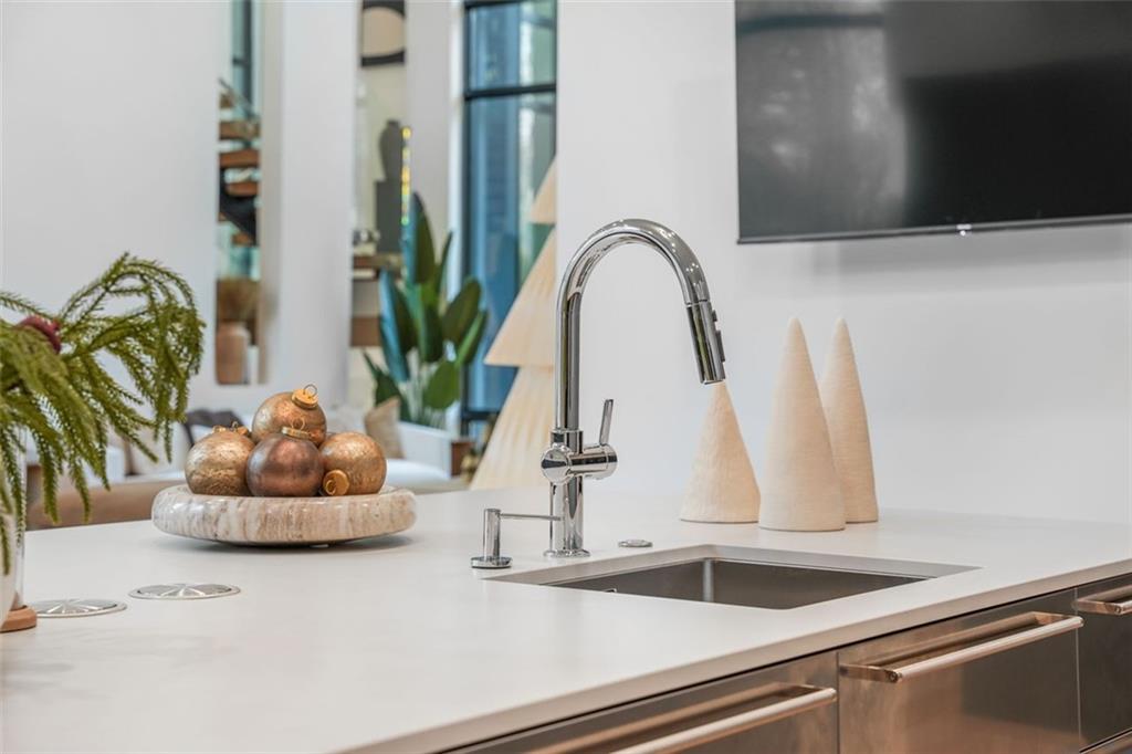 1736 Cox Road Roswell, GA 30075 - Photo 26 of 92