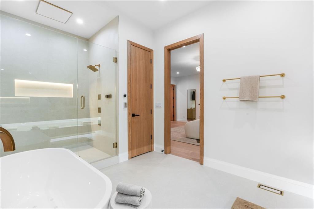 1736 Cox Road Roswell, GA 30075 - Photo 48 of 92 a bathroom with a bathtub and a toilet