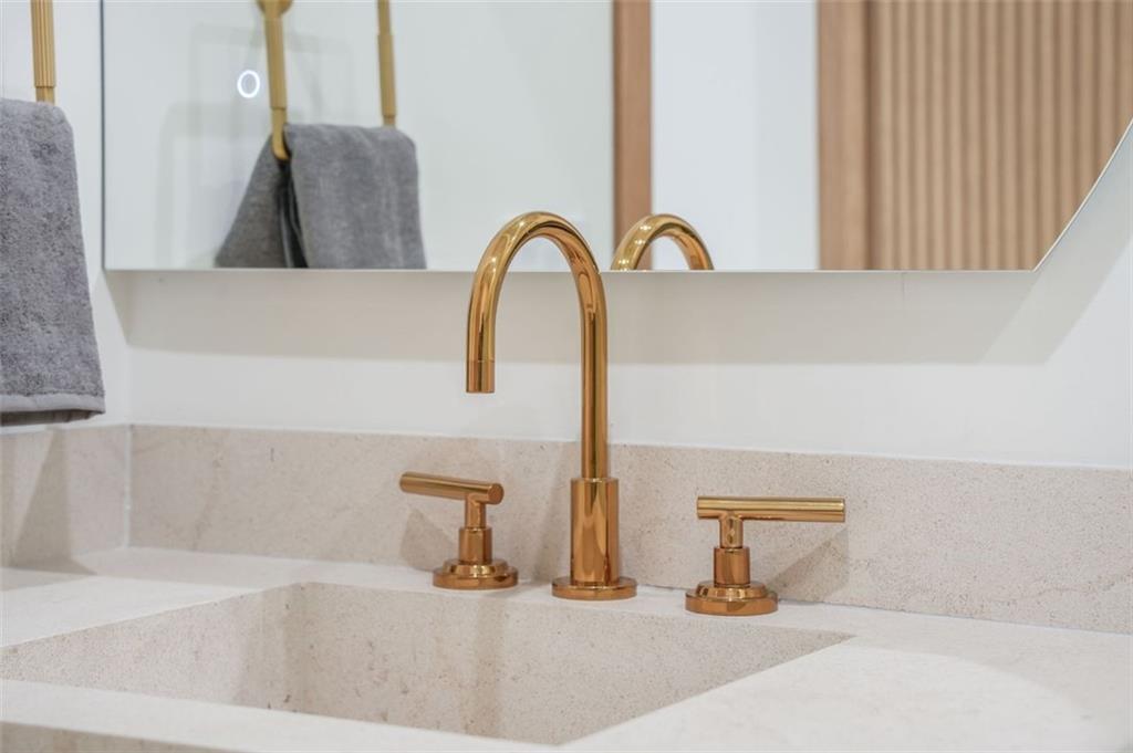 1736 Cox Road Roswell, GA 30075 - Photo 70 of 92 a bathroom with a sink and a bathtub