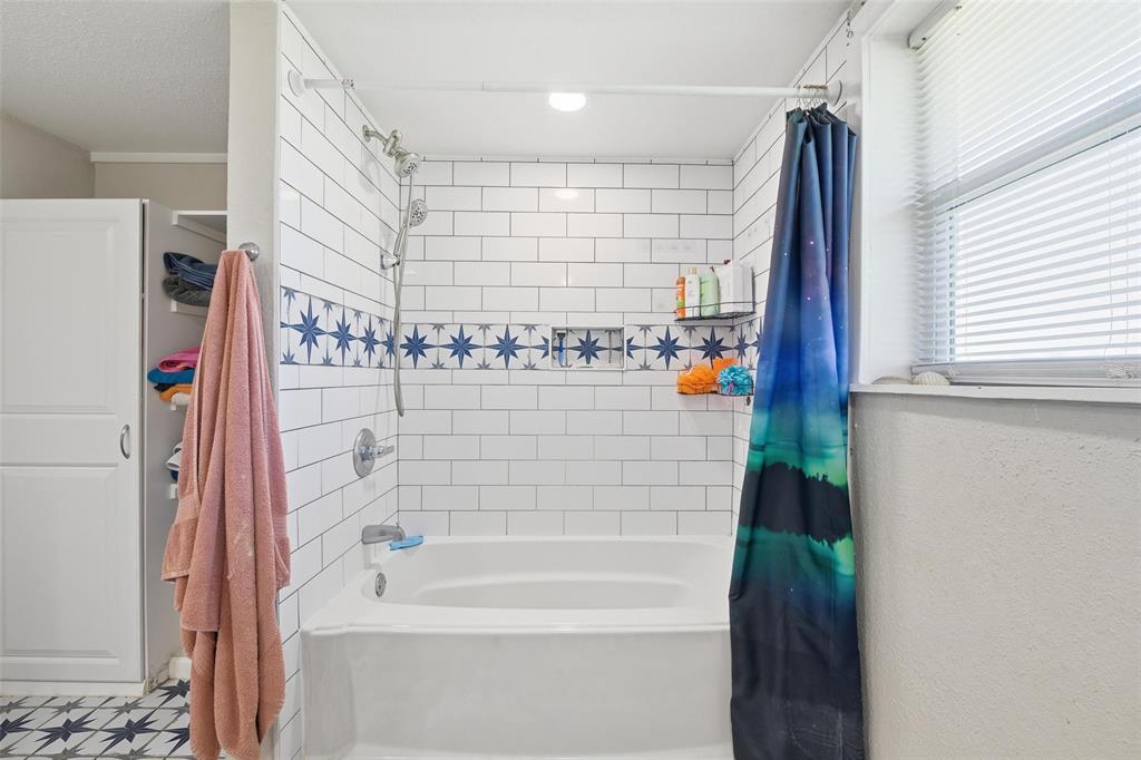 379 Private Road, Unit 4650 Boyd, TX 76023 - Photo 24 of 40 Full bathroom featuring shower / bathtub combination with curtain