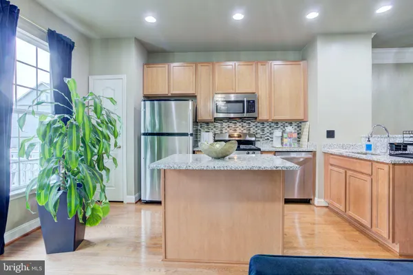 $459,000 | 4304 Potomac Highlands Circle, Unit 42, Triangle, VA 22172