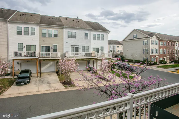 $459,000 | 4304 Potomac Highlands Circle, Unit 42, Triangle, VA 22172
