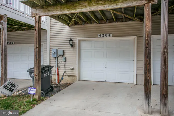 $459,000 | 4304 Potomac Highlands Circle, Unit 42, Triangle, VA 22172