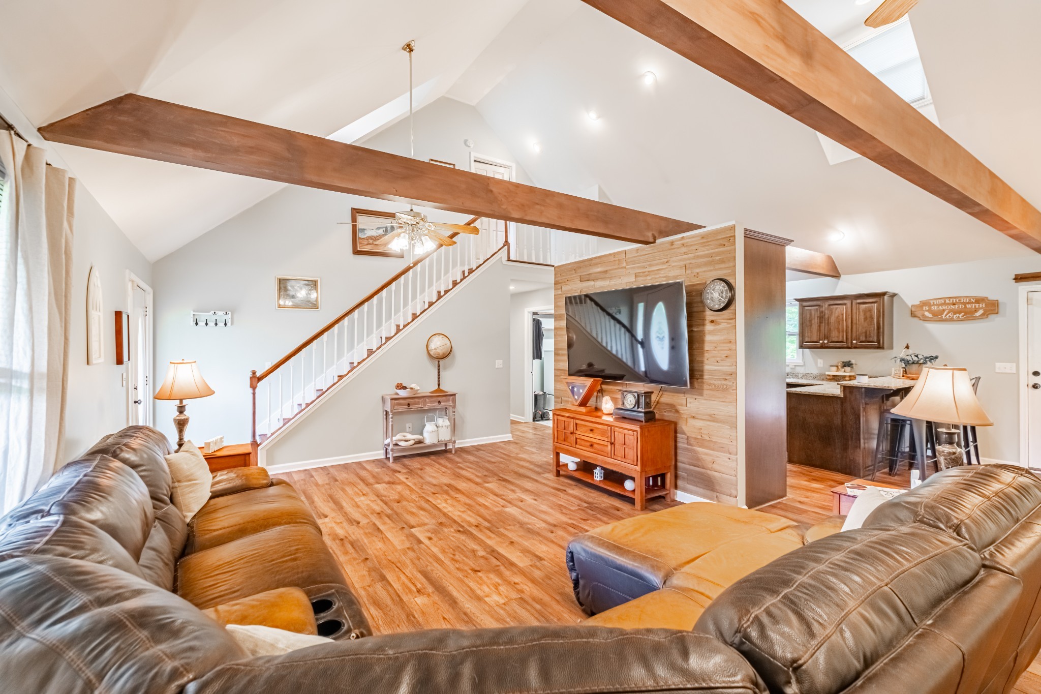 255 Flora Lane Manchester, TN 37355 - Photo 12 of 53 a living room with furniture