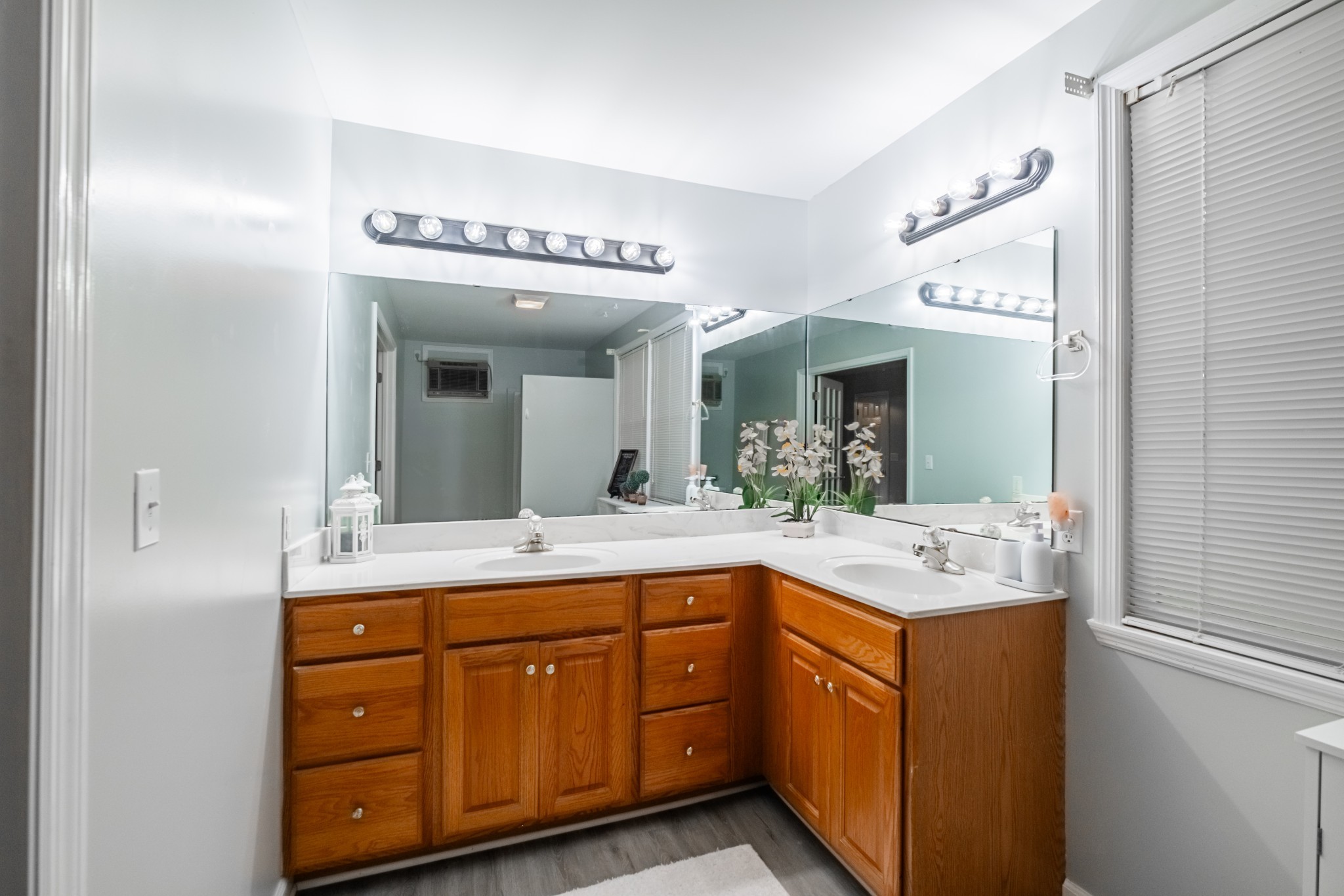 255 Flora Lane Manchester, TN 37355 - Photo 29 of 53 a spacious bathroom with a sink and mirror