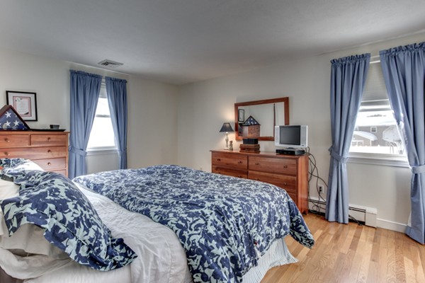 32 Holly Road Reading, MA 01867 - Photo 19 of 30 Gallery Image 19