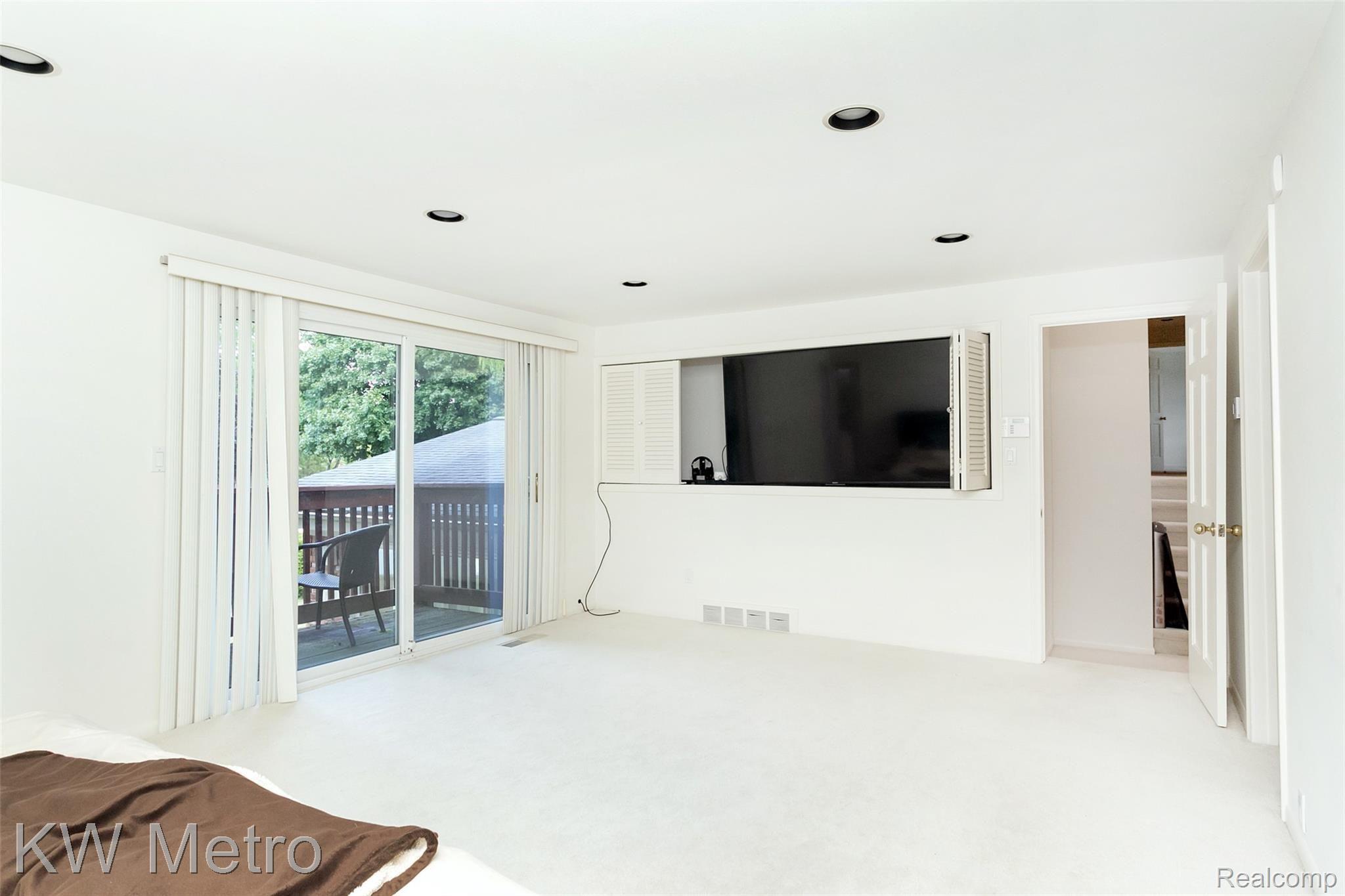 4733 Valleyview Drive South West Bloomfield, MI 48323 - Photo 21 of 39 Valleyview-21.jpg