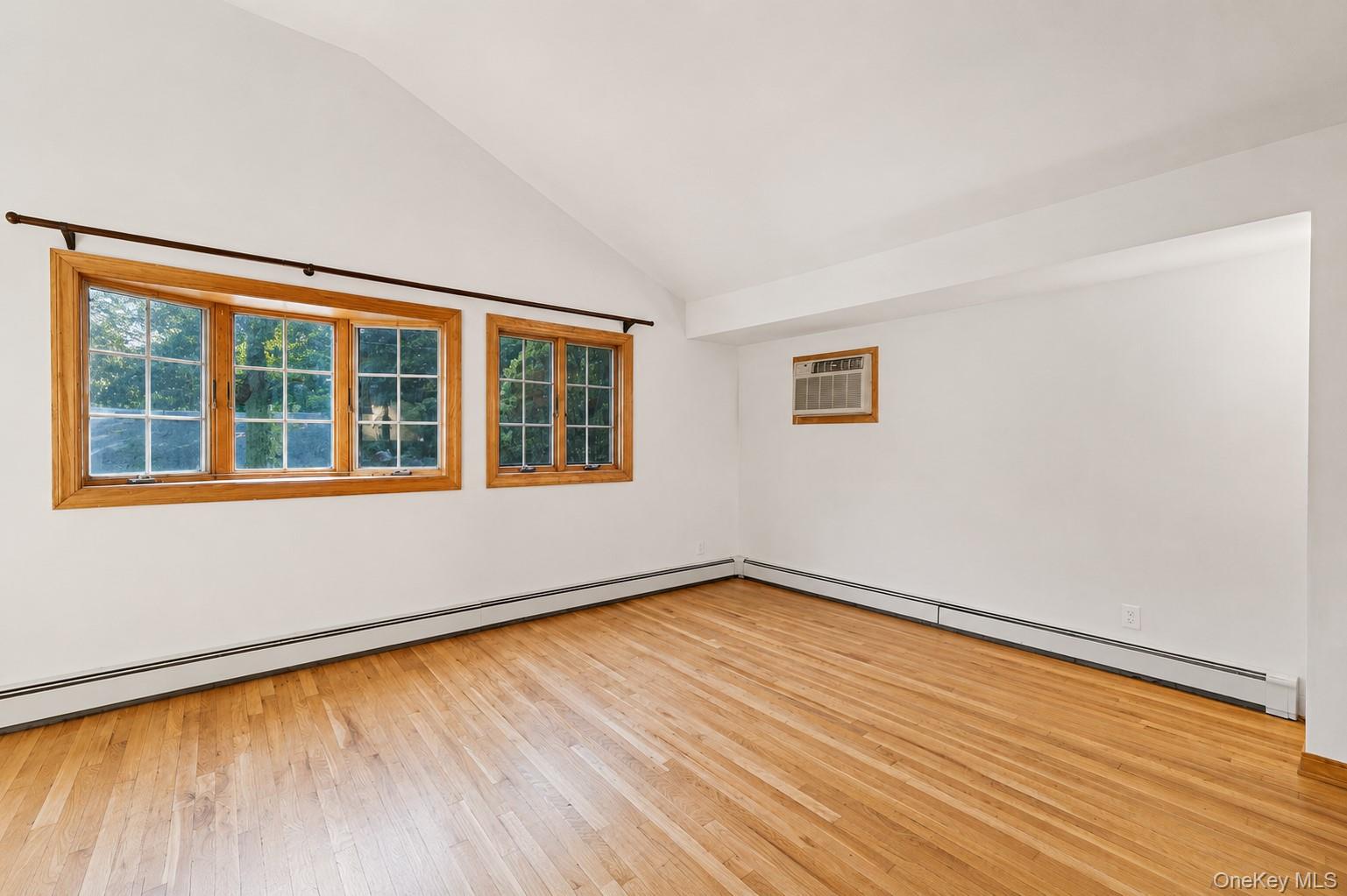 18 Roxbury Street Huntington Station, NY 11746 - Photo 9 of 21