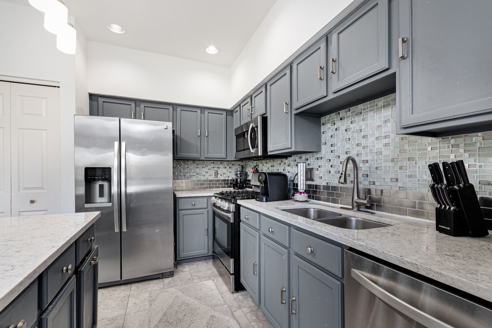 672 Edward Drive Romeoville, IL 60446 - Photo 8 of 21