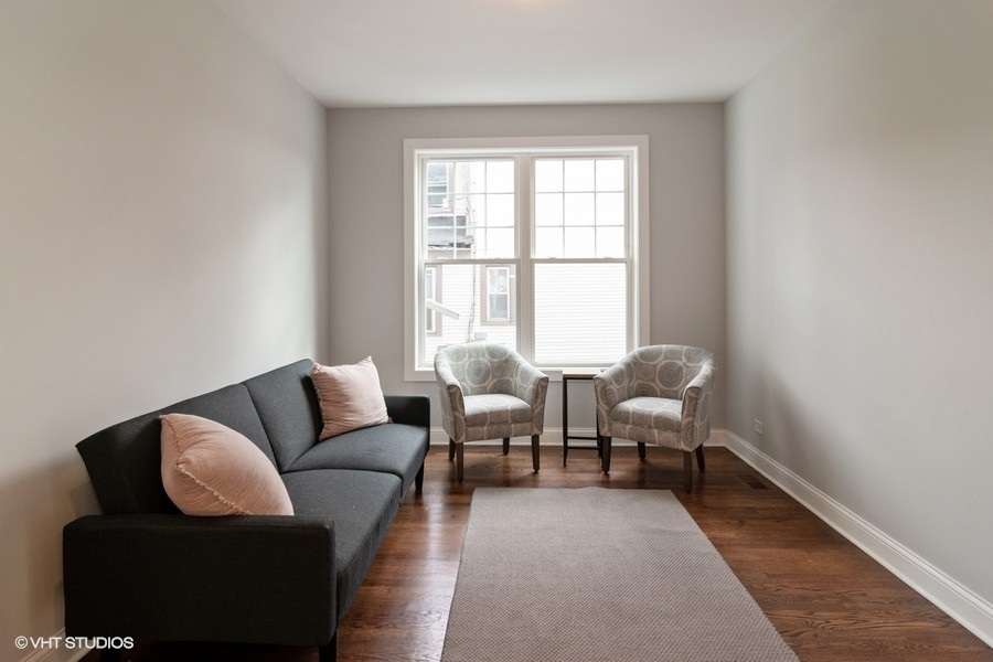 204 Fairbank Road Riverside, IL 60546 - Photo 9 of 24 a living room with furniture and a window
