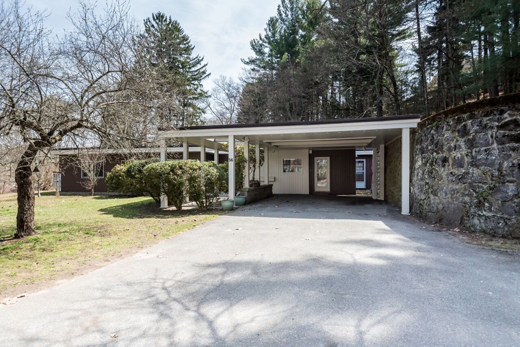 14 Castle Heights Road Andover, MA 01810 - Photo 2 of 29 Gallery Image 2