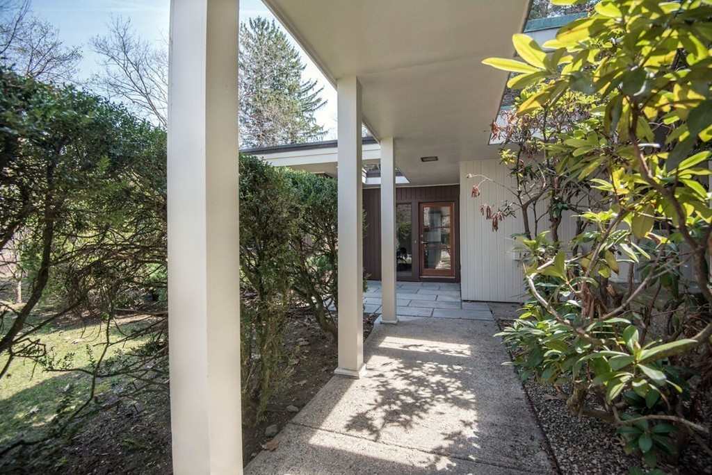 14 Castle Heights Road Andover, MA 01810 - Photo 3 of 29 Gallery Image 3