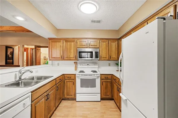 $174,950 | 13821 West 58th Terrace, Unit 1, Shawnee, KS 66216