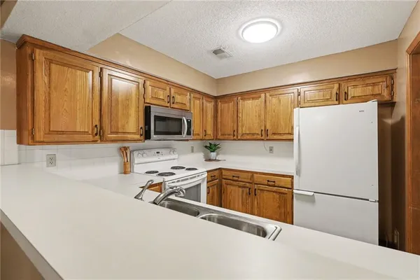 $174,950 | 13821 West 58th Terrace, Unit 1, Shawnee, KS 66216