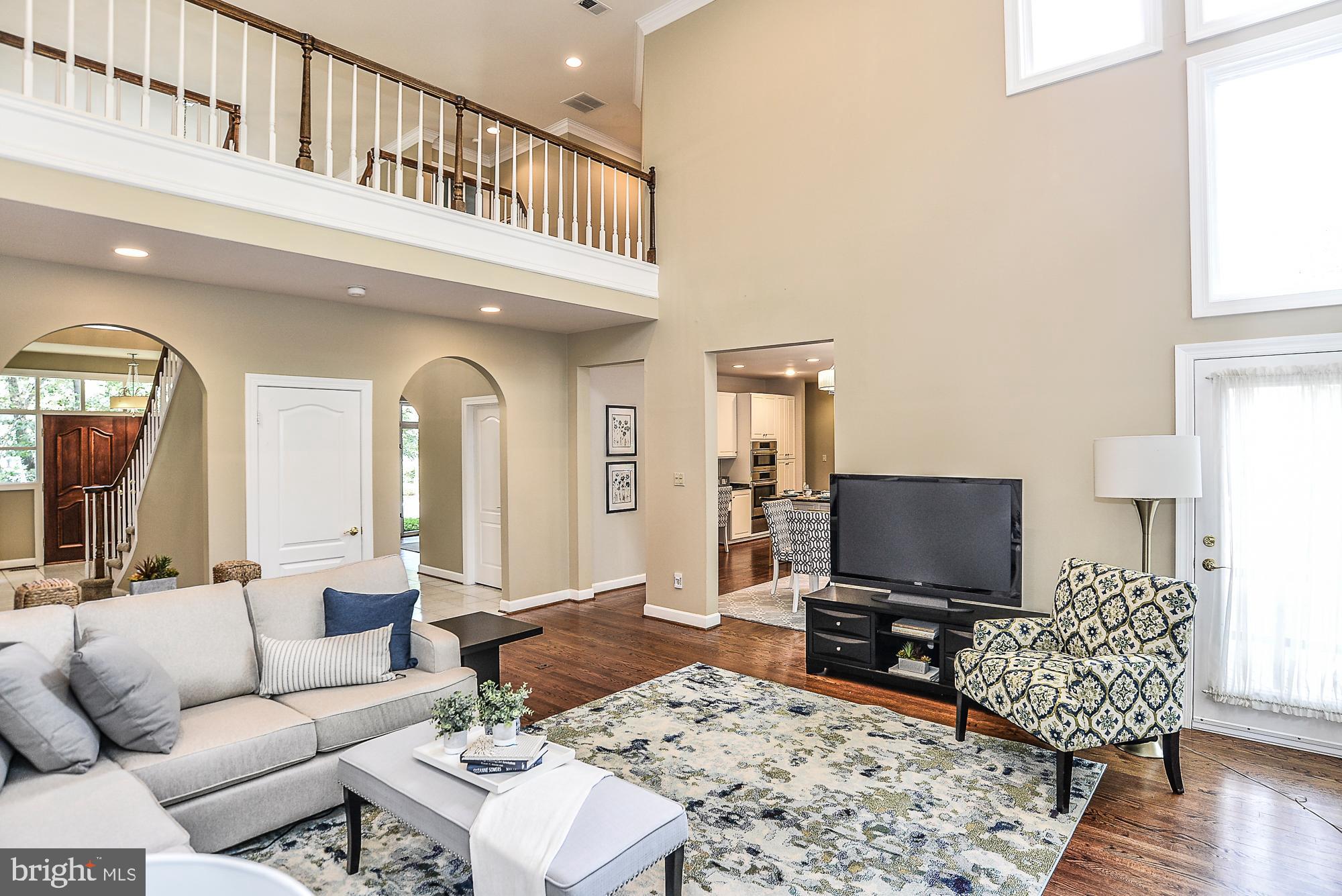 1309 Stamford Way Reston, VA 20194 - Photo 17 of 50 Archways into Hall & Dining Room