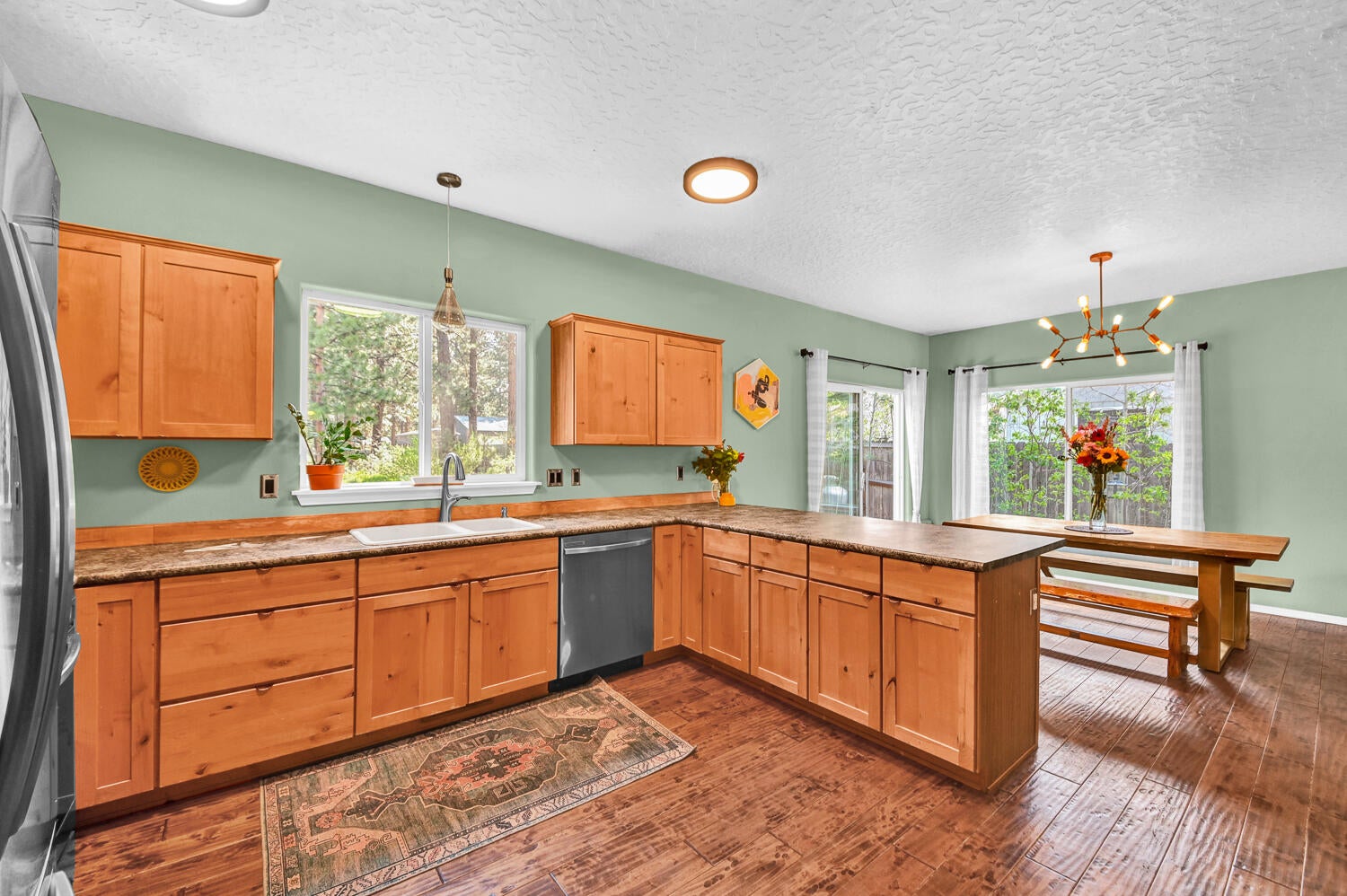 19198 Choctaw Road Bend, OR 97702 - Photo 9 of 45 Kitchen