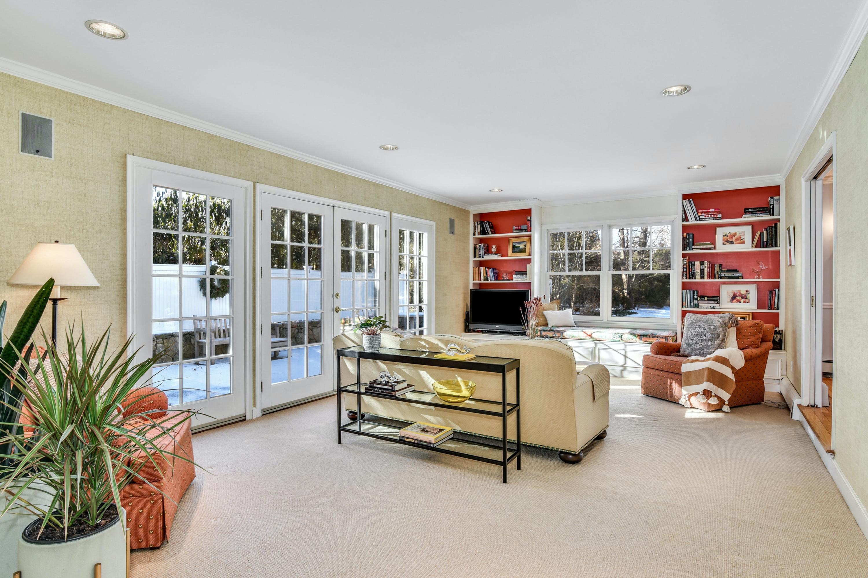 11 Sunset Road Darien, CT 06820 - Photo 6 of 38 a living room with furniture and a potted plant