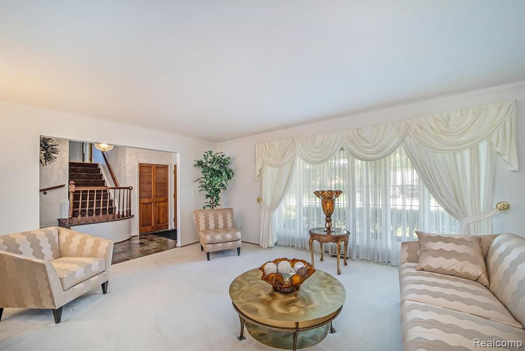 35955 Charter Crest Road Farmington Hills, MI 48335 - Photo 10 of 44