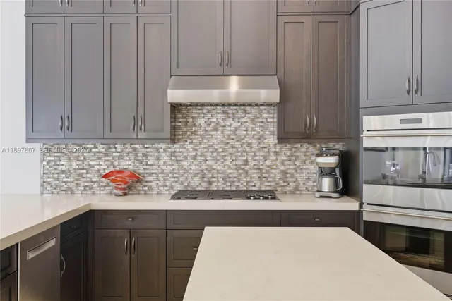 a picture of a bench in room