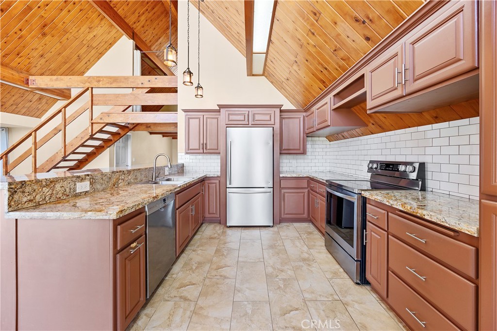 28101 Rawlings Road Hemet, CA 92544 - Photo 6 of 54 Gallery Image 6