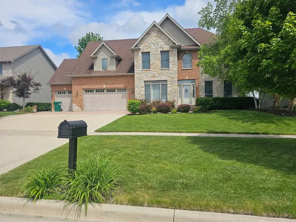 $585,000 | 1910 Parkside Drive, Sycamore, IL 60178