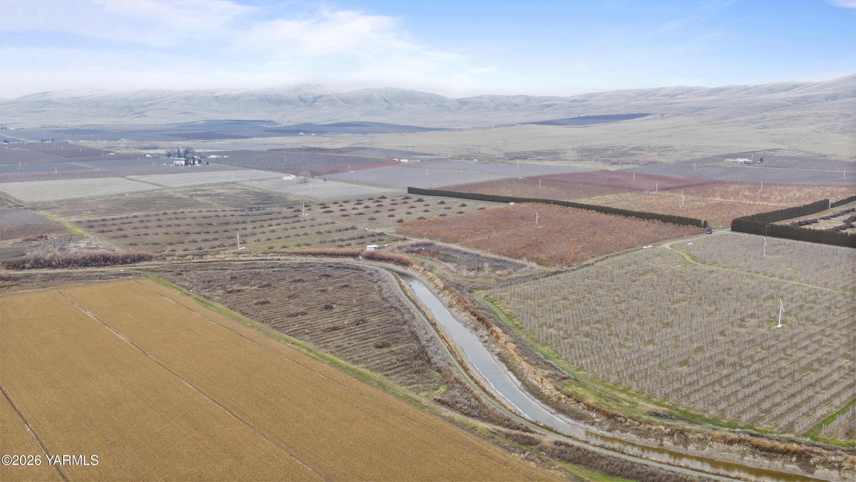 2693 Kays Road Wapato, WA 98951 - Photo 4 of 9 a view of an ocean and beach