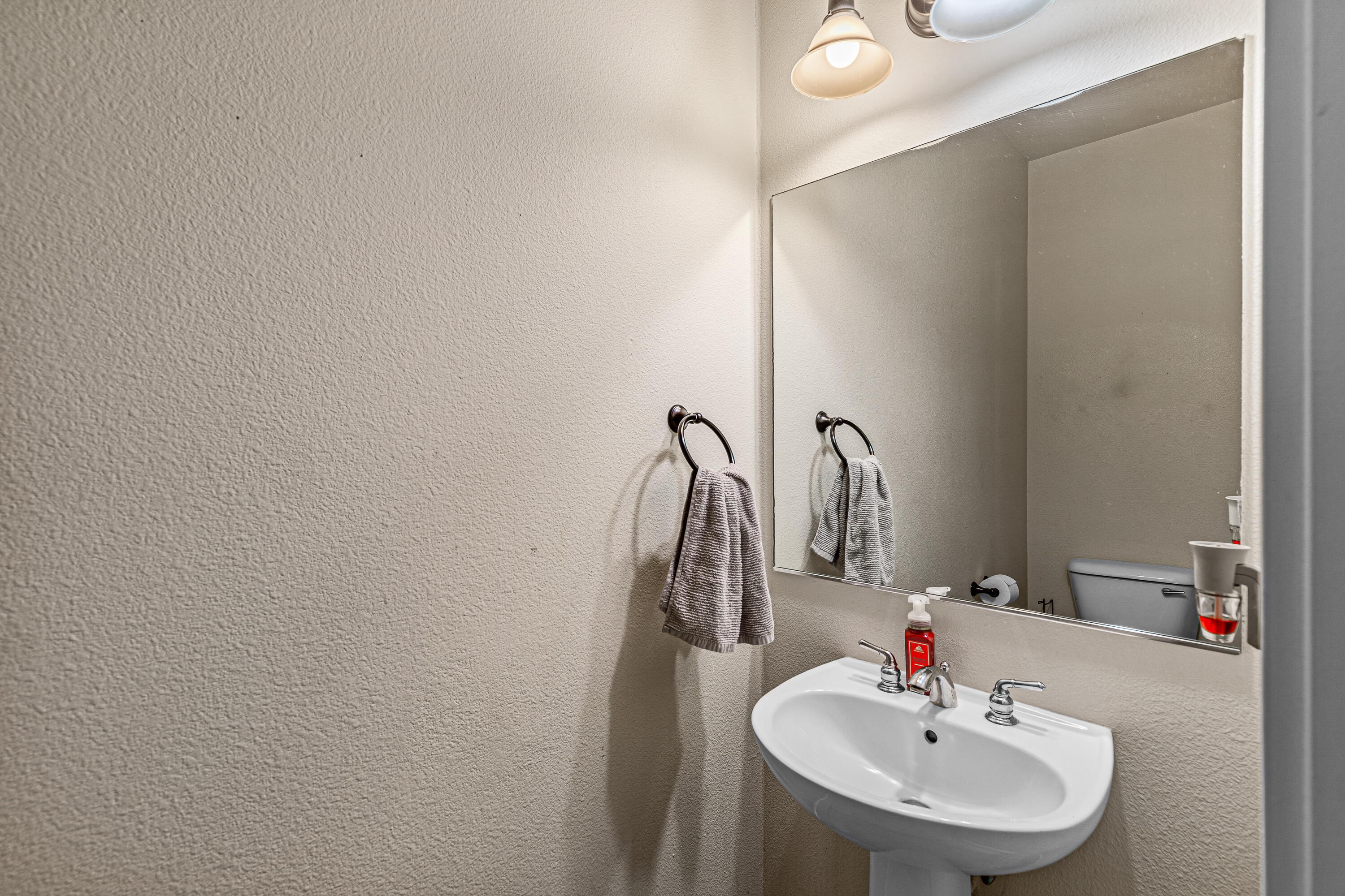 155 Casey Way Central Point, OR 97502 - Photo 10 of 22 10-Half Bath