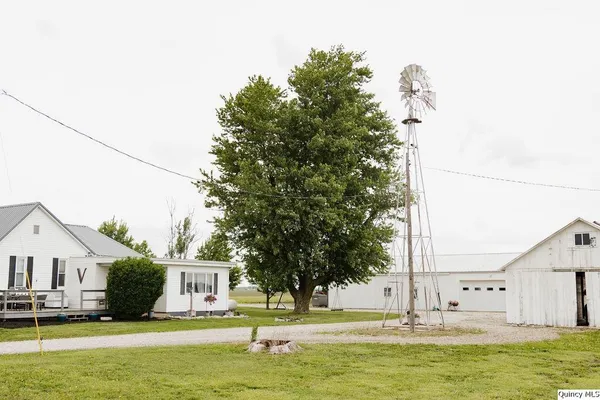 $352,900 | 2201 North 2700th Avenue, Golden, IL 62339