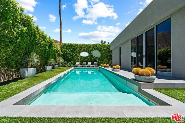 a view of a house with backyard and porch